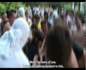 Целая толпа мужиков на несколько девушек